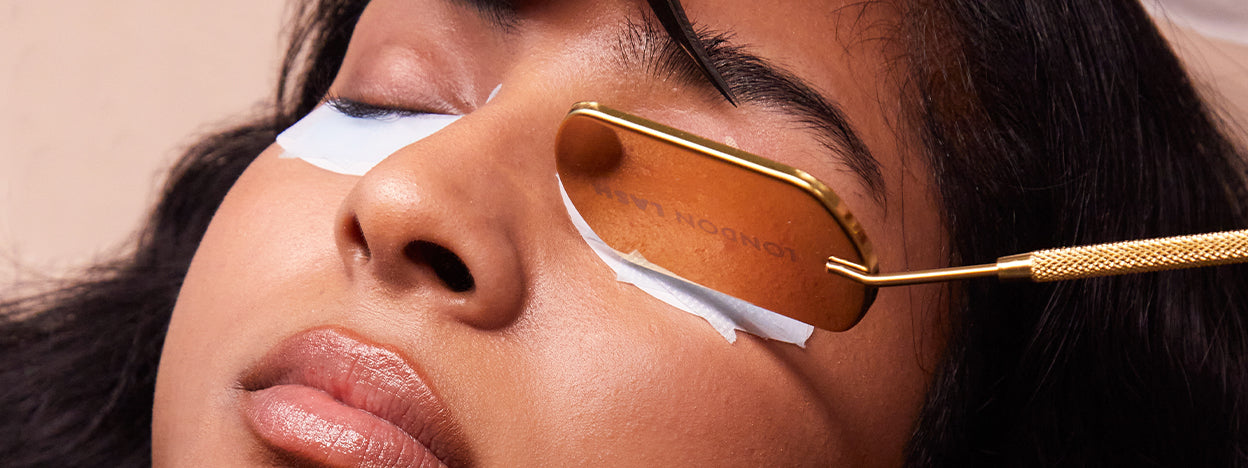 Pourquoi vous pourriez avoir des maux de tête en tant que technicienne en extensions de cils