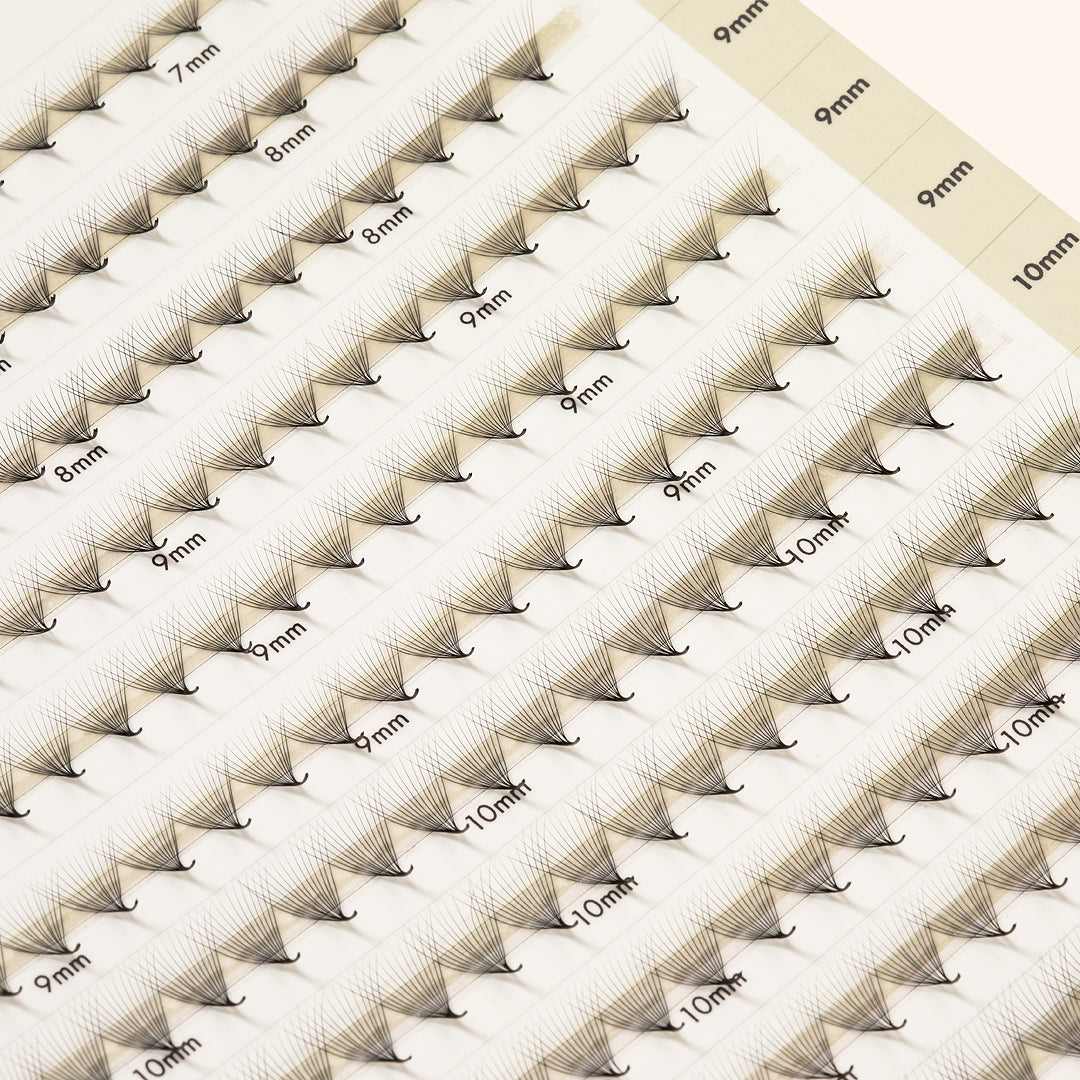 Bouquet de cils Préfaits étroits Mayfair 14D 0.03, longueurs mixtes de 7 à 10mm, volume avec bases pincées.