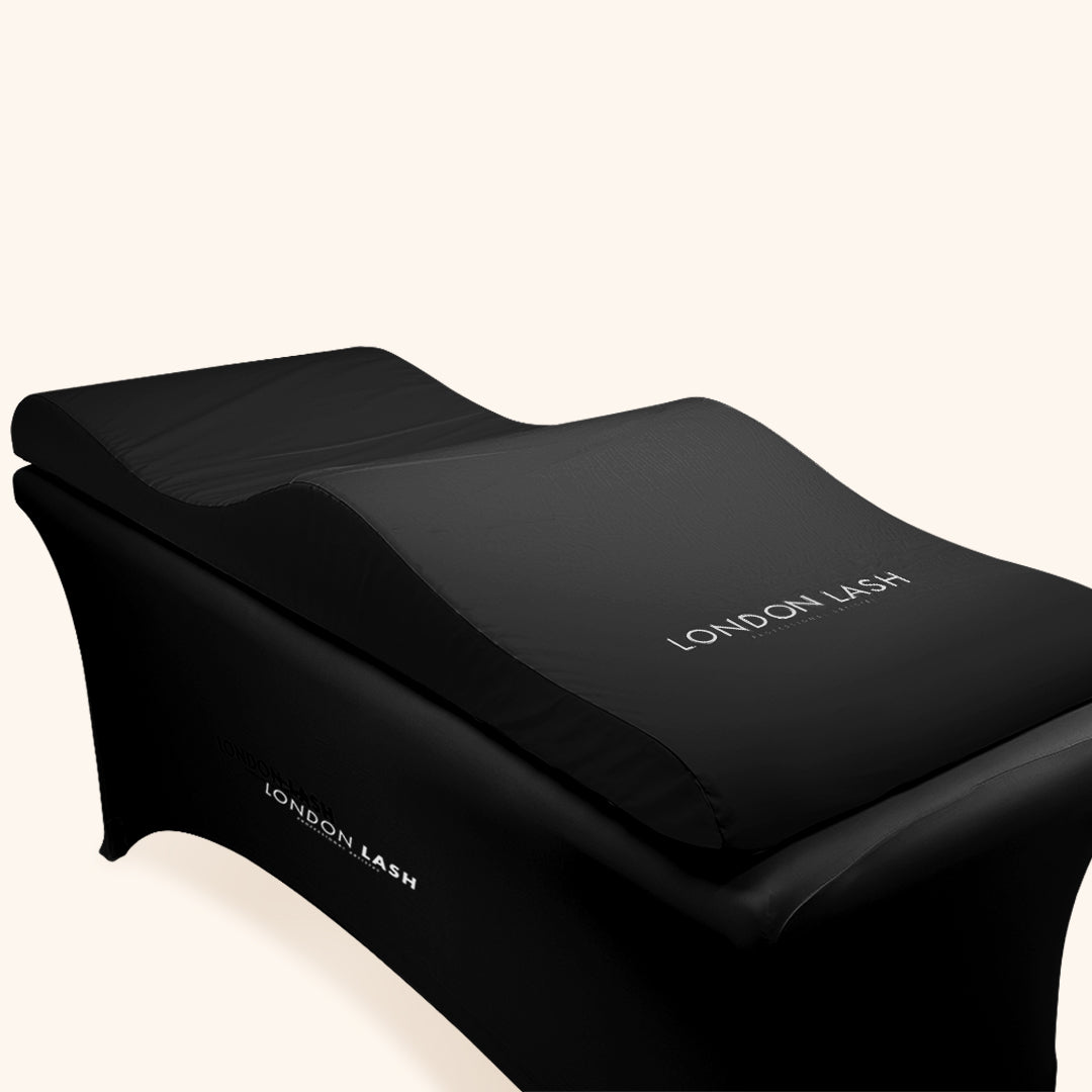 Surmatelas en mousse à mémoire noir pour lit de beauté, ergonomique avec forme incurvée, idéal pour confort des client.es.