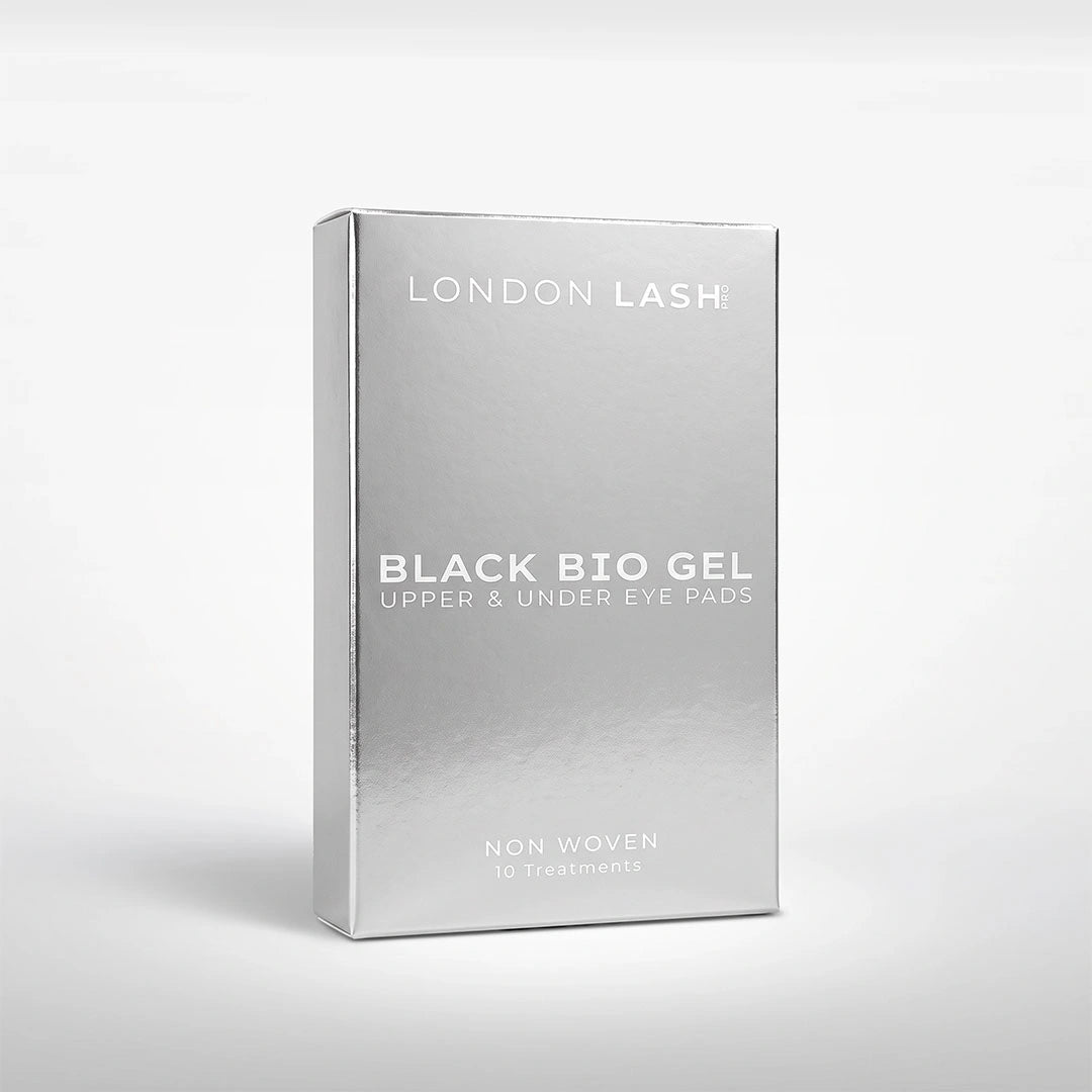 Vue en perspective de la boîte argentée des patchs noirs bio-gel pour paupières supérieures et contour des yeux London Lash, contenant 10 traitements.