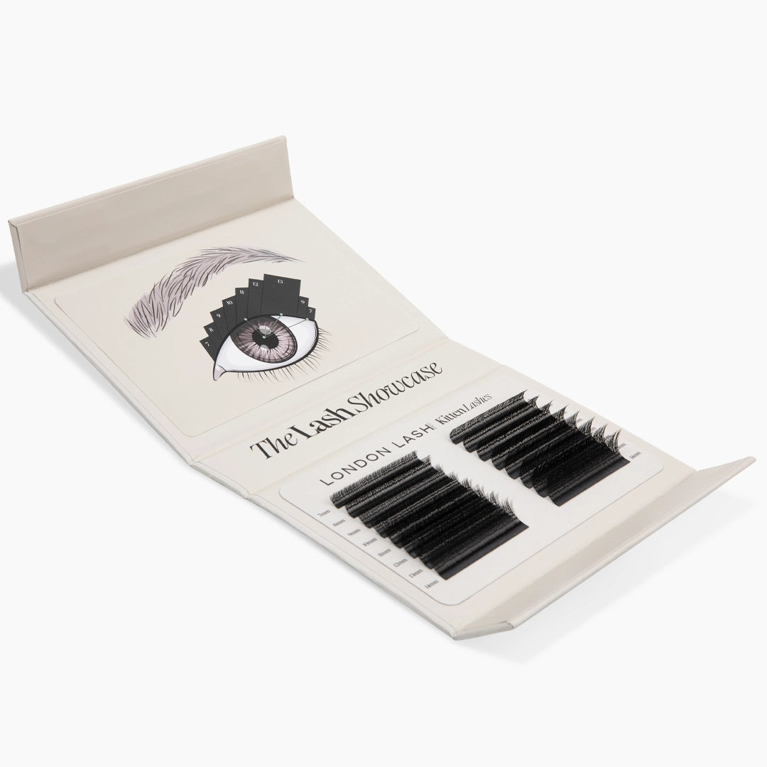 Kit de cils ouvert avec un guide de mapping et deux plateaux d'extensions de cils Kitten noires
