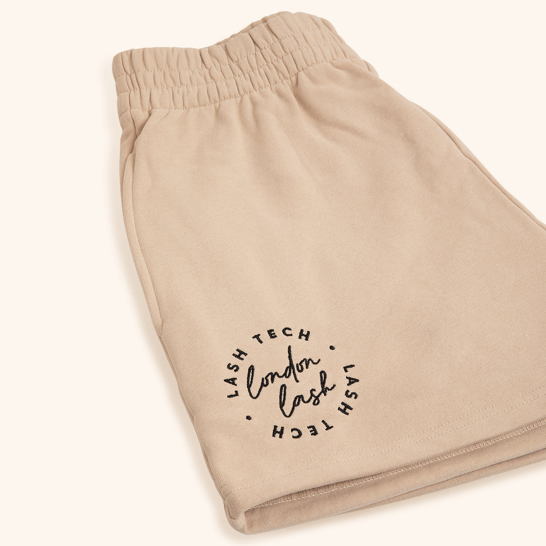 Short avec le logo London Lash, alliant style et élégance pour un look professionnel.